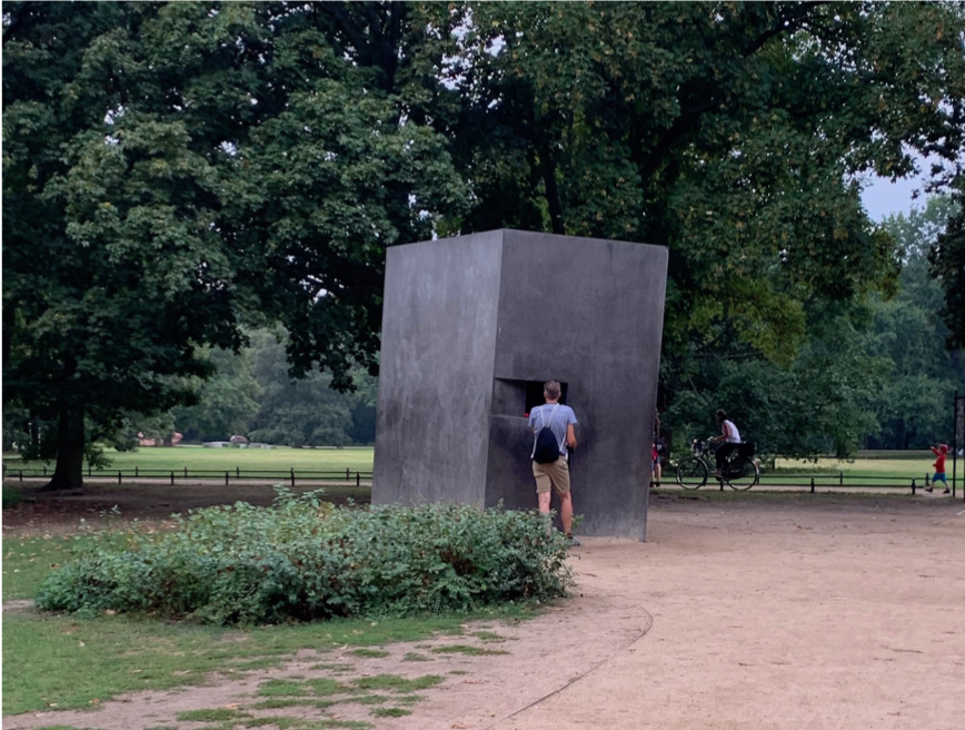 Denkmal für die zur NS-Zeit verfolgten Homosexuellen (Memorial to the Homosexuals Persecuted under the National Socialist Regime). Berlin, Germany.